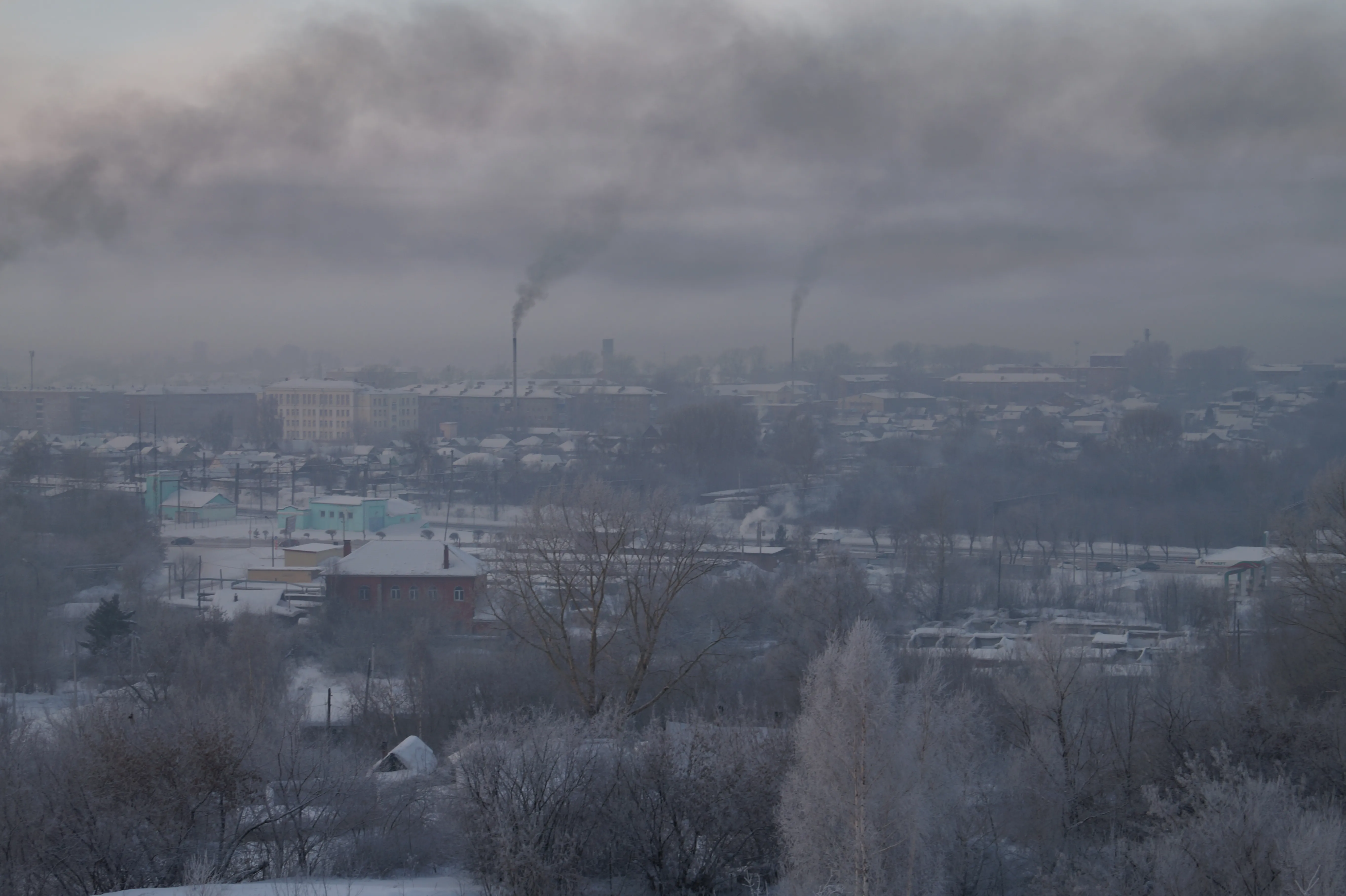 Winter in Kiselyovsk: residential neighbourhoods and visible plumes from smokestacks